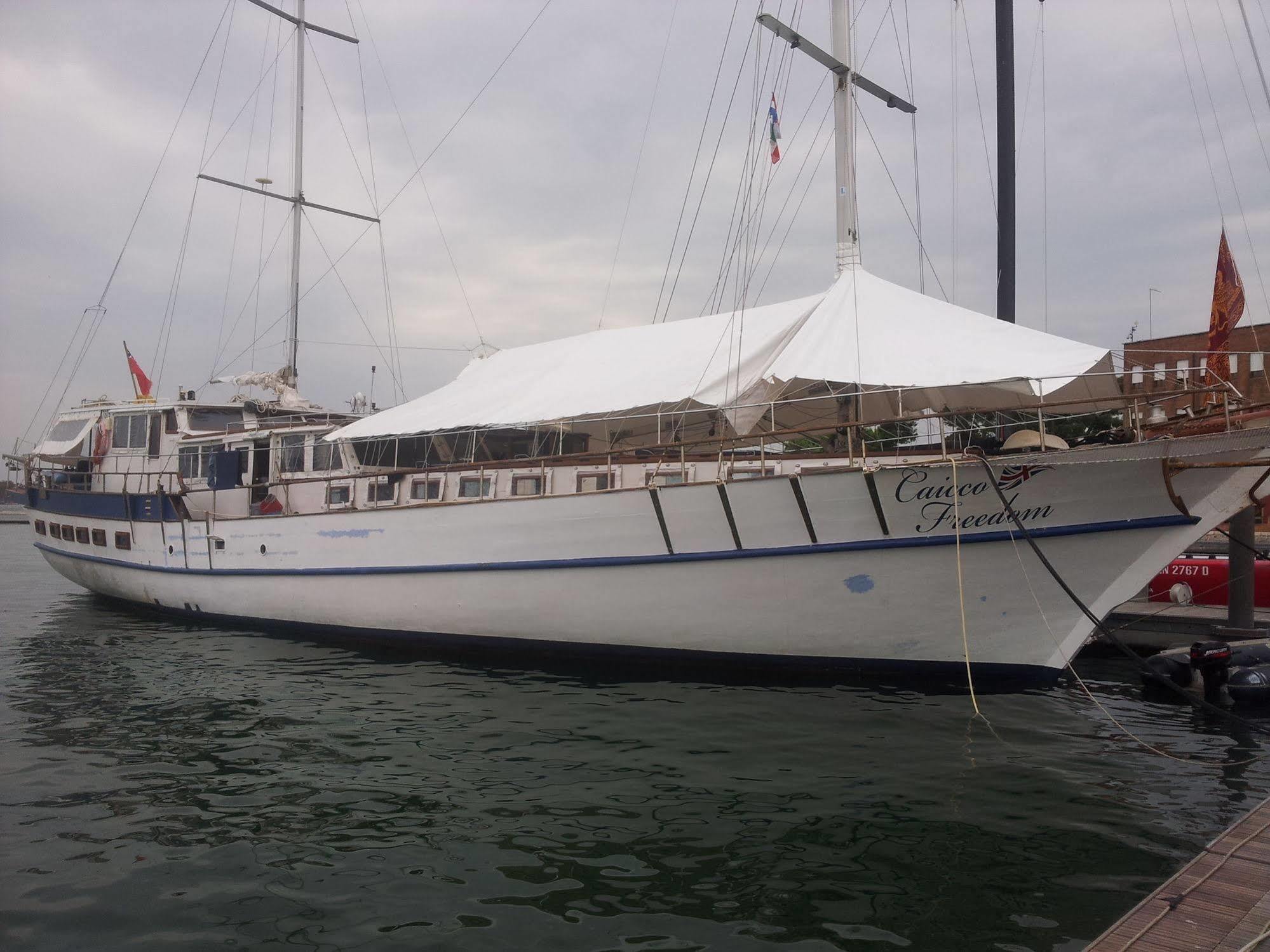 Venezia Boat & Breakfast Caicco Freedom Hotel Exterior photo