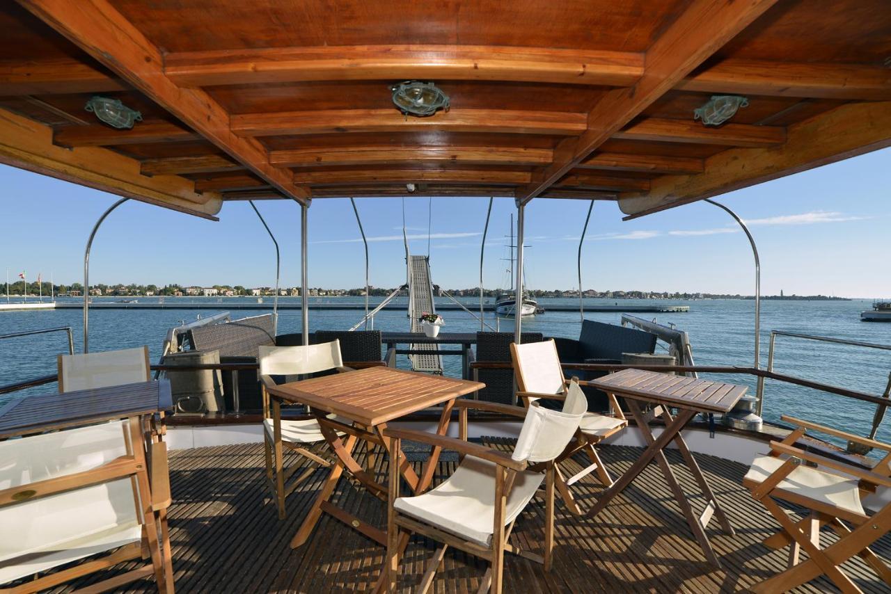 Venezia Boat & Breakfast Caicco Freedom Hotel Exterior photo